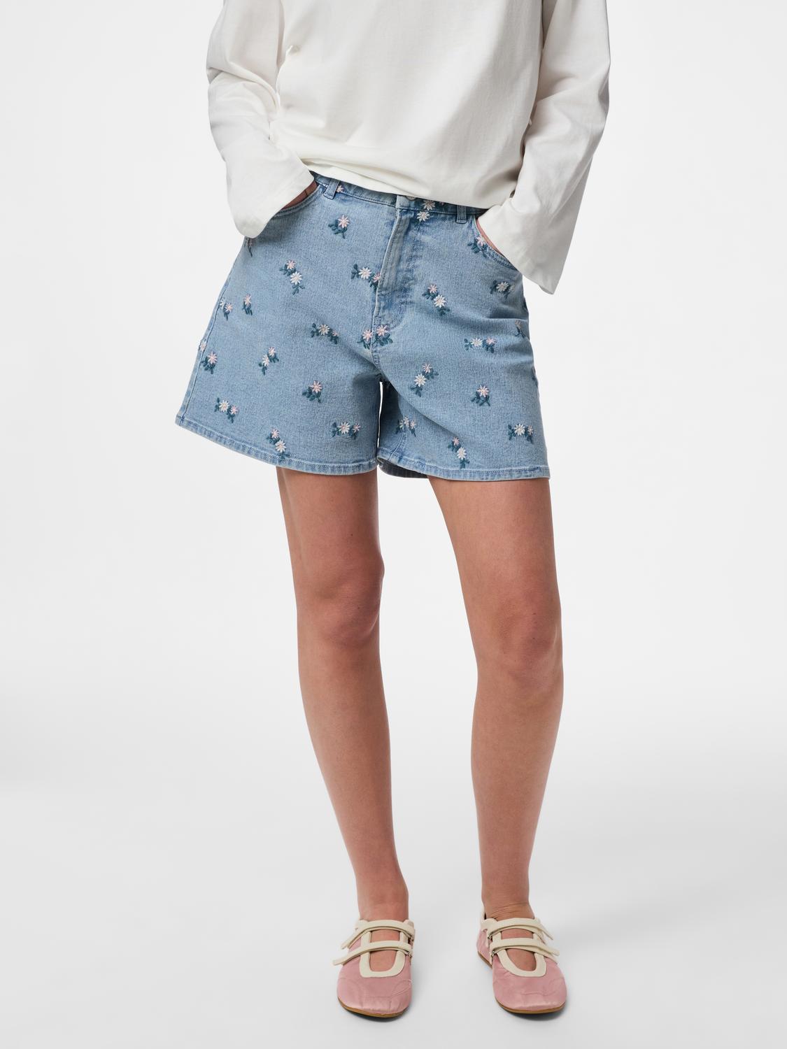 model_shot-front